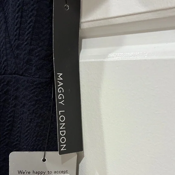 Maggy London Short Sleeve Necktie Navy Midi Dress - Picture 5 of 7